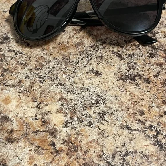 Gucci Mens UV Protection Retro Aviator Sunglasses Black 59mm.